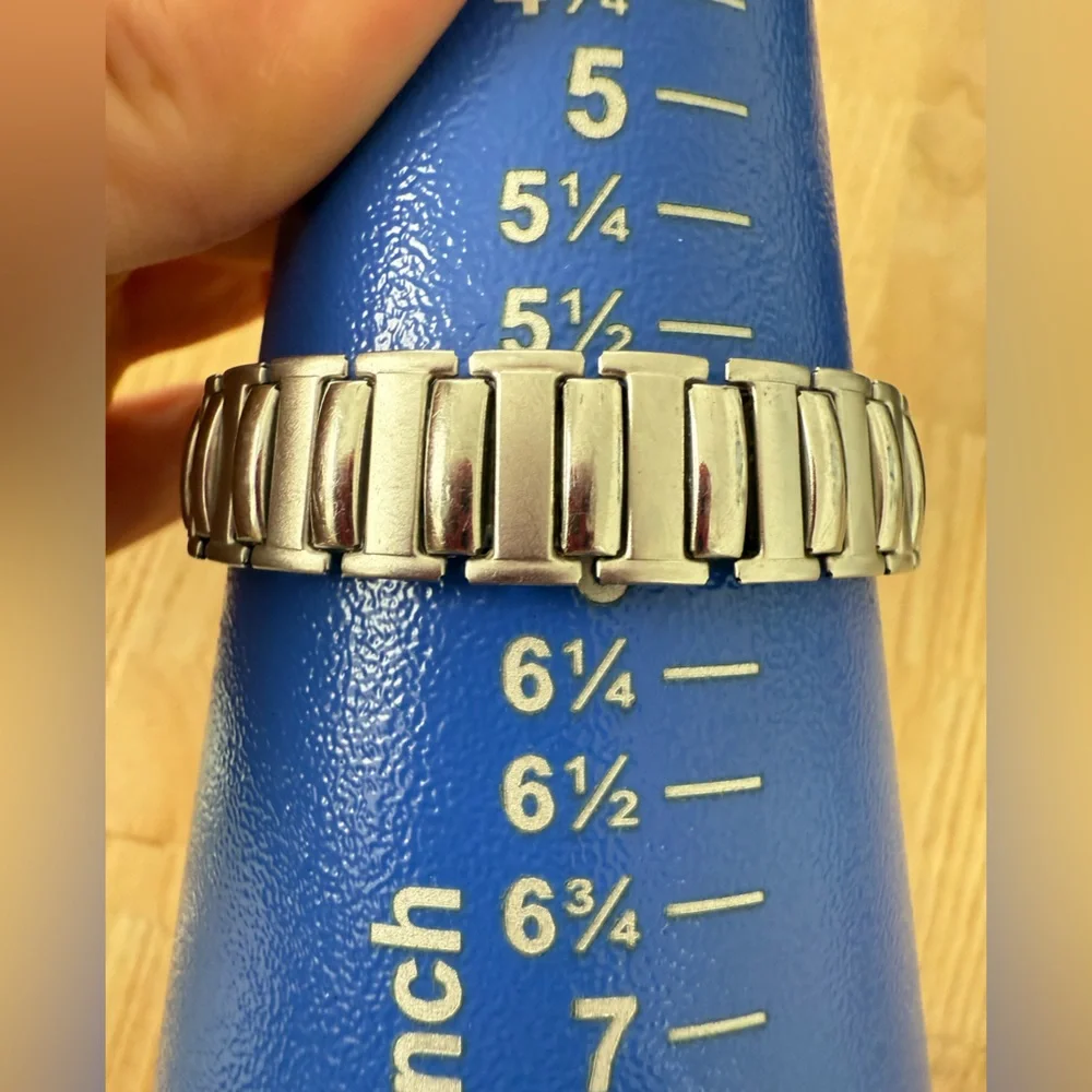 Fossil ladies silver tone classic watch NEW BATTERY
